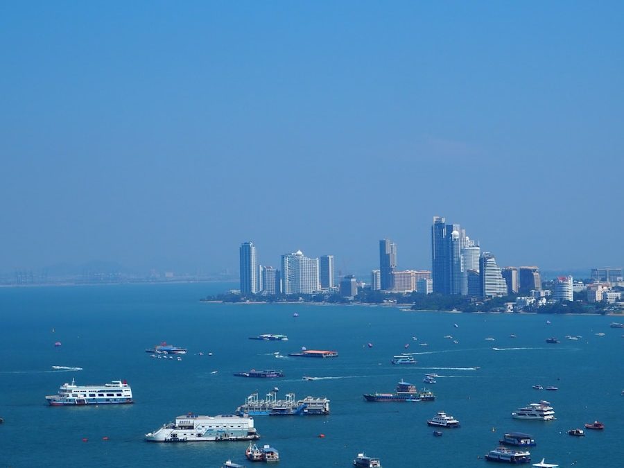 Vue sur la baie et le skyline de Wongamat à Pattaya en Thaïlande
